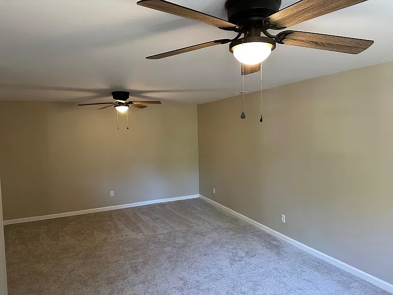 2424 Southview Dr — Photo 10