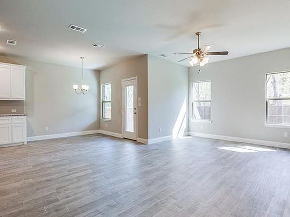 3rd image of 3729 Bennett Trl