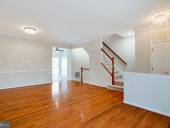 4th image of 7024 Commander Howe Ter