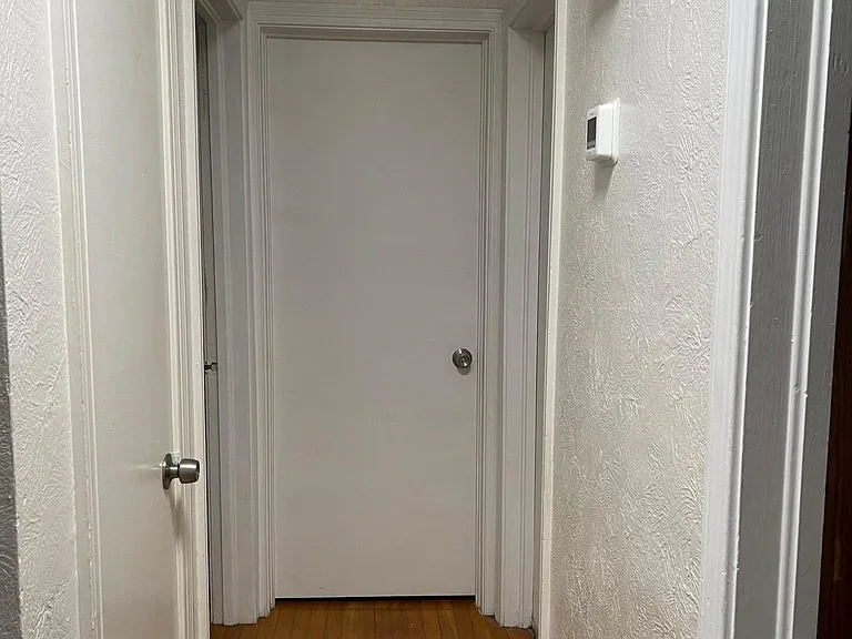 240 Mann Dr — Photo 3