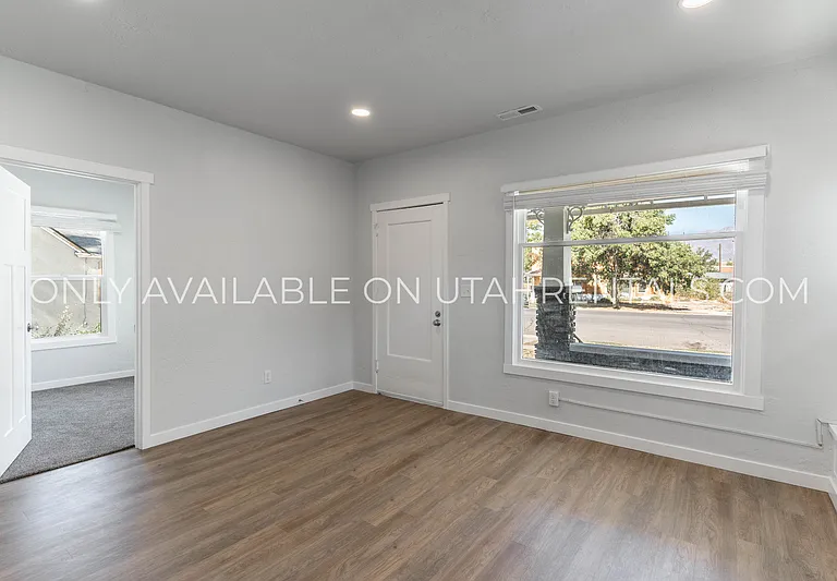 231 W 400 N — Photo 3