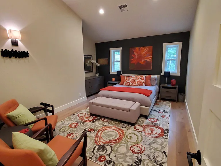 Guest bedroom
