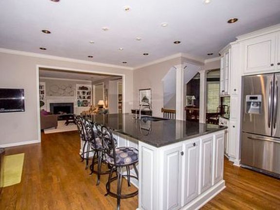 Oversized Granite Island