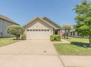 213 Crescent Ridge Dr, Fort Worth, TX 76140