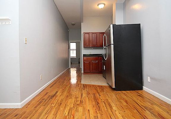 4th image of 258 Jefferson St APT 3R