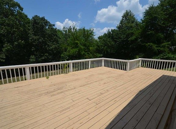 5th image of 2335 E Lake Dr NE