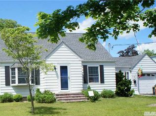 85 Everett St, Patchogue, NY 11772