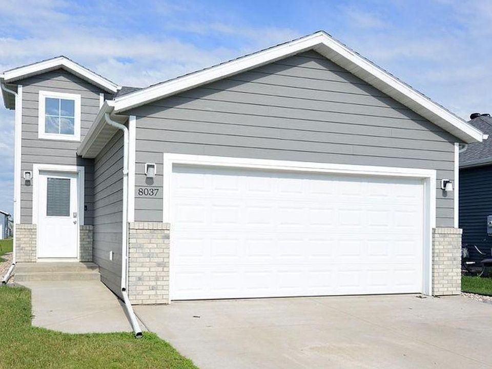 1st image of 8037 Goldfinch Dr