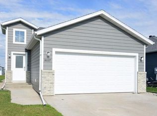 8037 Goldfinch Dr, Horace, ND