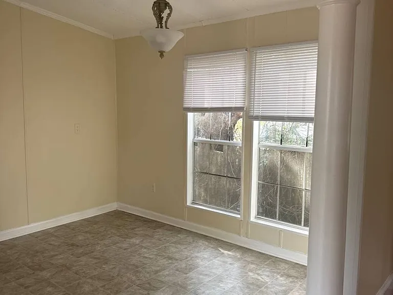 28 Westgate Cir — Photo 3