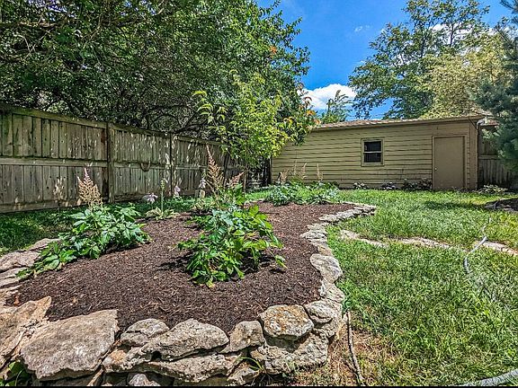 4th image of 179 Edgemoor Dr
