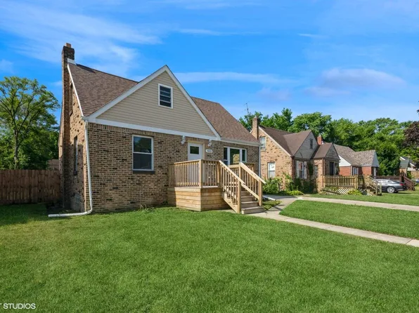 933 E 44th Pl, Gary, IN 46409