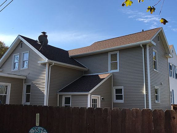 4th image of 58 Russell Ave