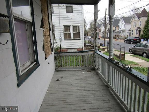 4th image of 52 7th St