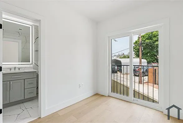 636 Edgewood St NE #B — Photo 8