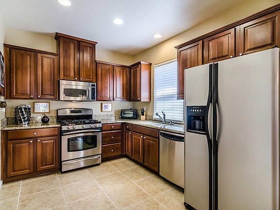 5th image of 81 Chambord Way