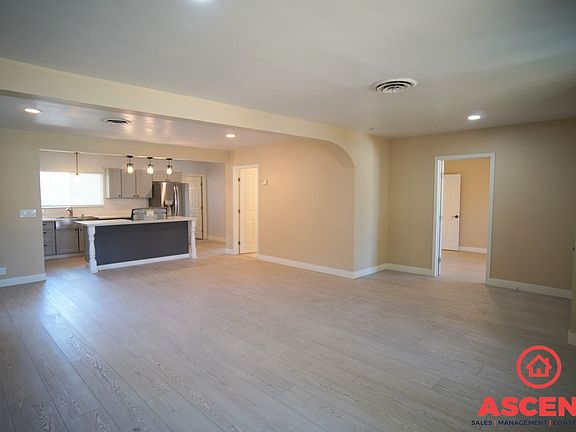 3rd image of 423 Flower St