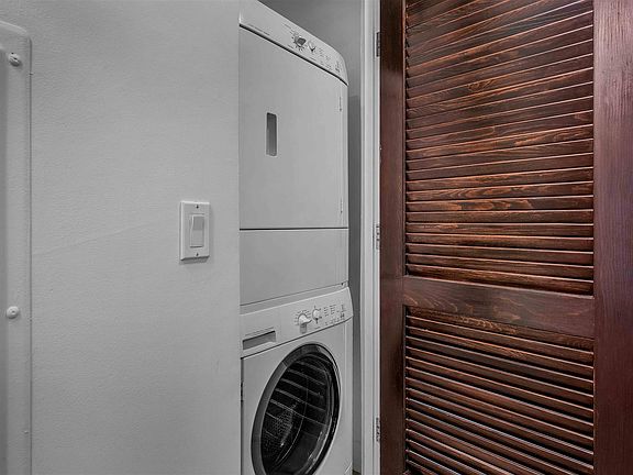 5th image of 12026 Wilshire Blvd #2A