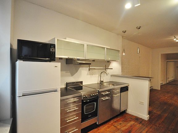 3rd image of 122 Water St APT 2F