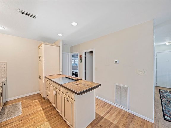 4th image of 206 Tall Oaks Dr Unit F