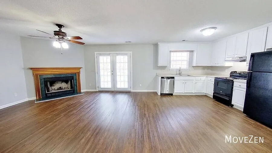 2201 Sunset Blvd Charlotte NC 28269 Large Ranch Style Home With Huge Yard — Photo 2