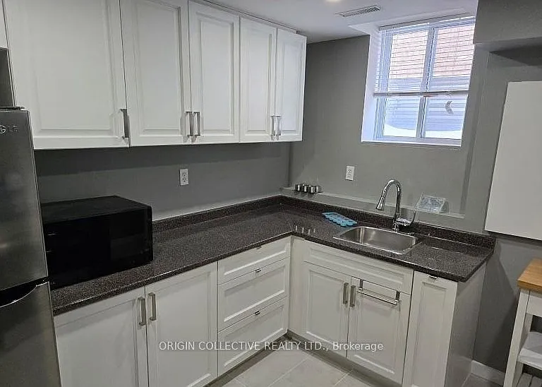 5 Hearthstone Cres — Photo 3