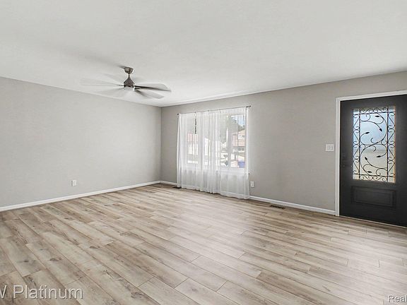 5th image of 32369 Norwich Ct