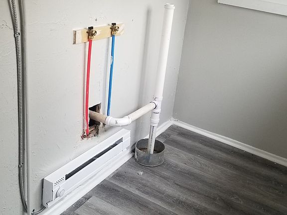 2nd image of 2817 Roanoke Ave