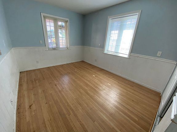 2nd image of 200 Collins Ave #1/2-2