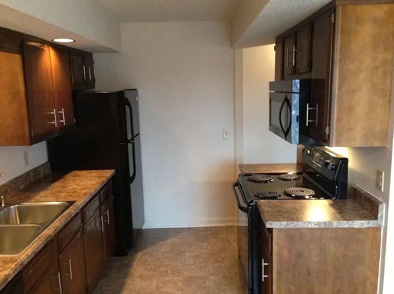Regal Oaks Luxury Apartments — Photo 3