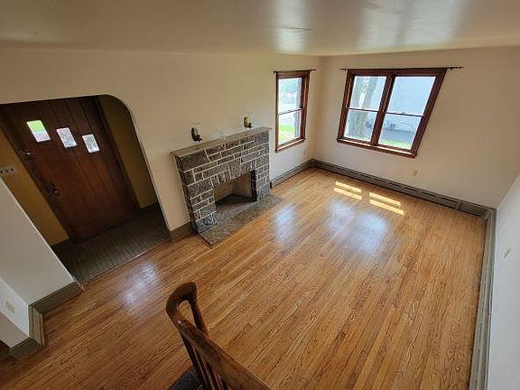 5th image of 415 W Cypress St