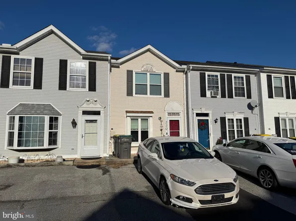 220 Fieldstone Ln, Newark, DE 19702