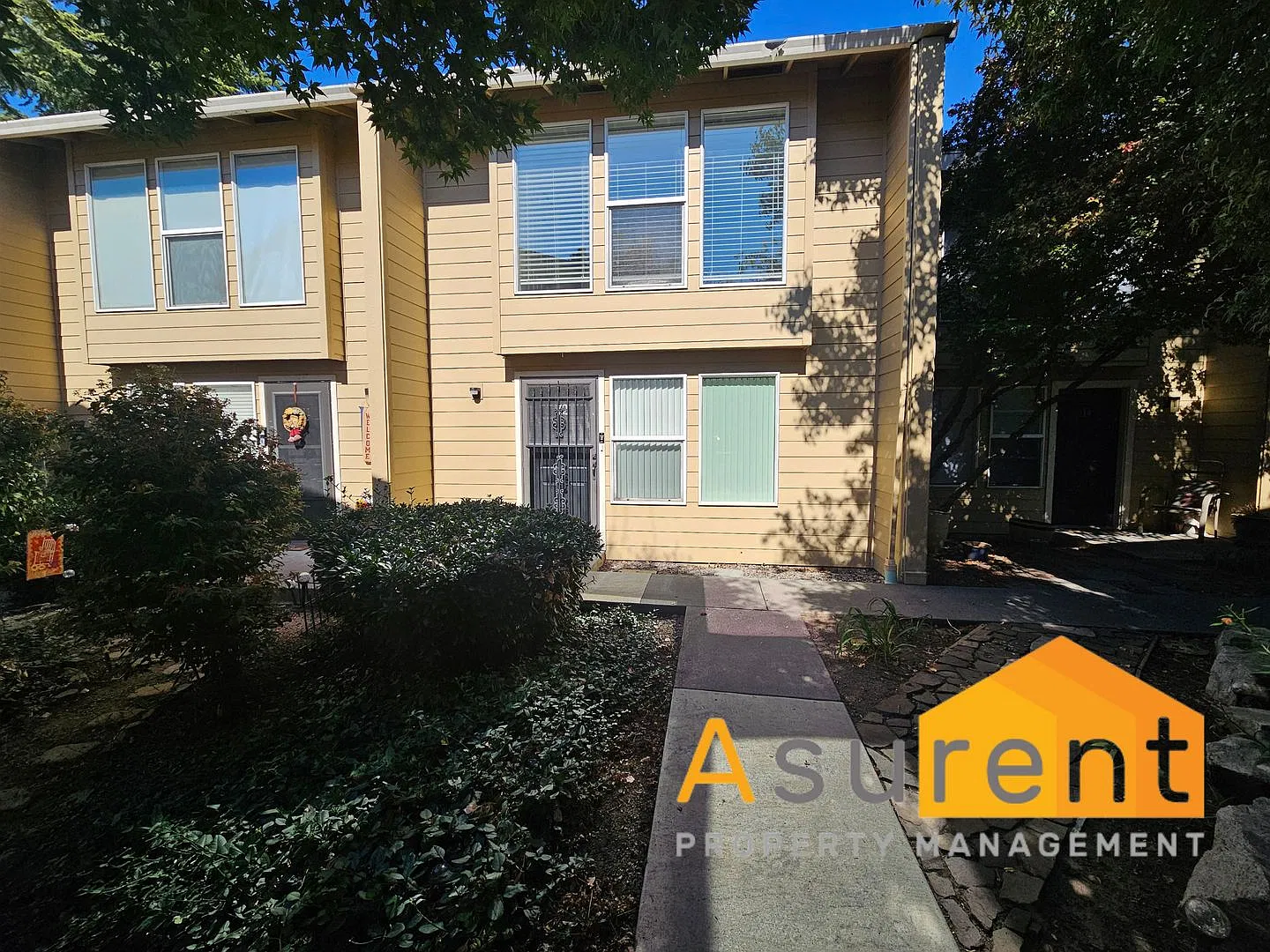 Remodeled 3BR/1.5BA Medford Townhome with In-Unit Laundry & Fully Fenced Patio! — Photo 2