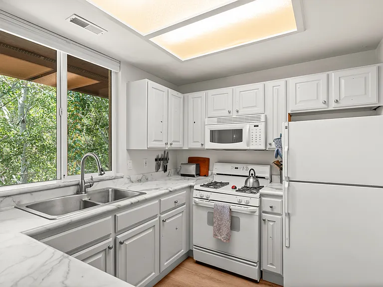 1600 Pinebrook Blvd #F9 — Photo 10