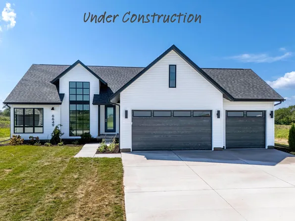 6 Viola Dr, Le Claire, IA 52753