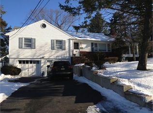 4 Orchard Ln, Livingston, NJ 07039