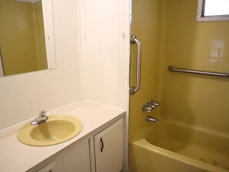 790 Greenlane #36 — Photo 13