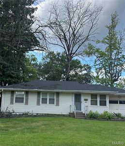 1521 Corinth Dr, Saint Louis, MO, 63137