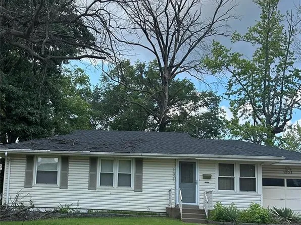 1521 Corinth Dr, Saint Louis, MO 63137