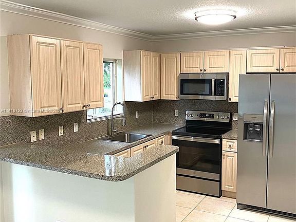 5th image of 2600 SE 12th Pl Unit 106