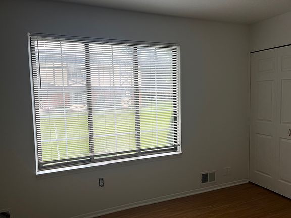 5th image of 22853 Grove St #50