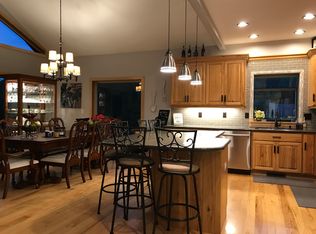 13733 Nueman Cir, Lindstrom, MN 55045