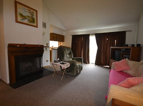 3rd image of 688 Grant Cir