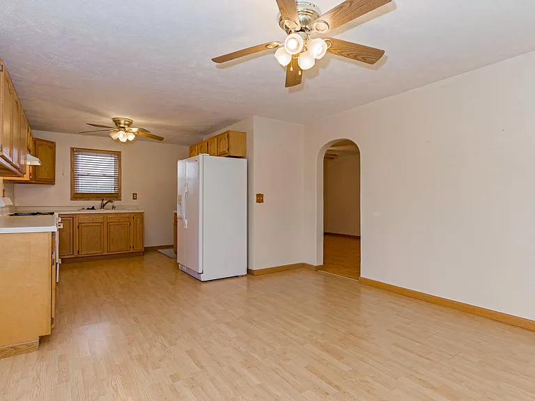 So much space in the eat-in kitchen.