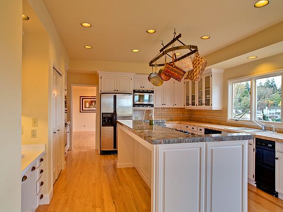4th image of 8756 Paisley Dr NE