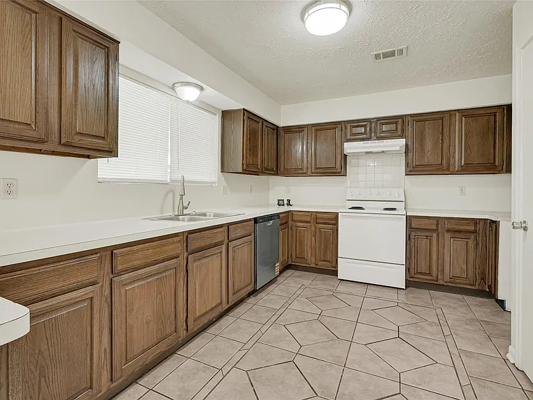 4910 Brownfields Ct — Photo 10