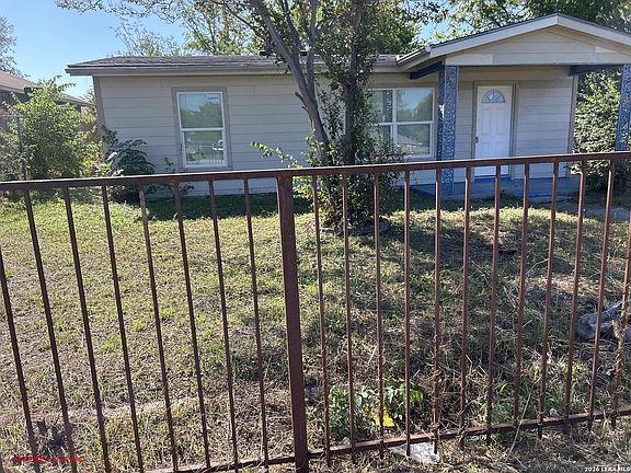 3rd image of 2618 Lombrano St