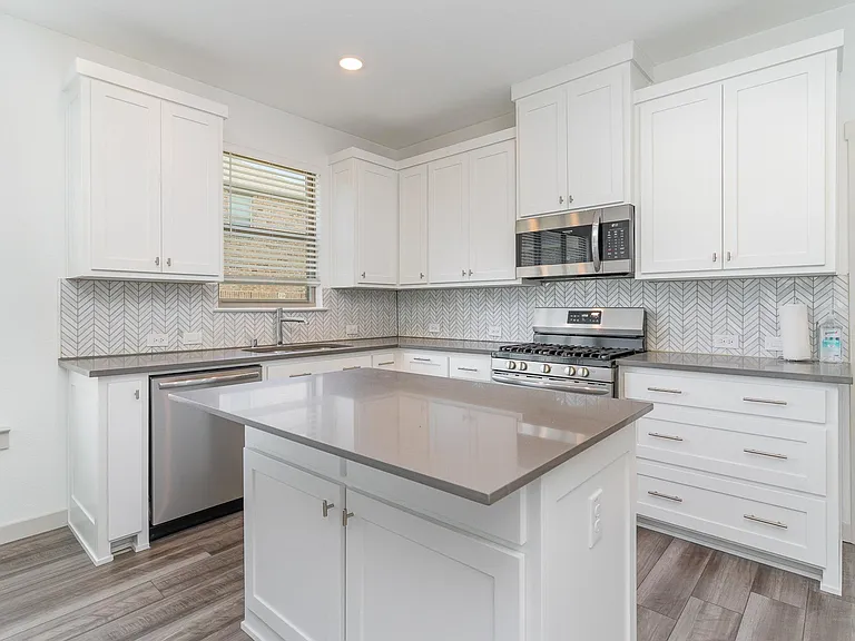 681 Claire Ln — Photo 13