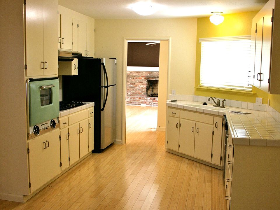 2nd image of 7926 Juanita Ct