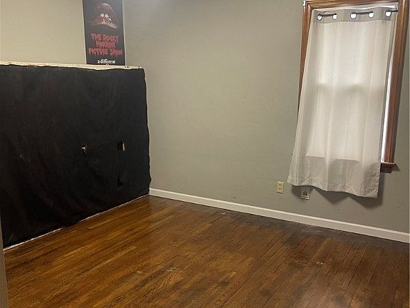 5th image of 2652 N Bender Ave